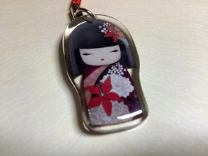 Téléphone portable geisha breloque bracelet rouge pendentif iPhone Android rouge blanc fleurs - Photo 1 sur 5