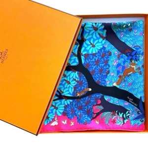 HERMES Carre 90 Silk Scarf Dans Un Jardin Anglais Pink/Blue Vintage Mint w/Box - Picture 1 of 15