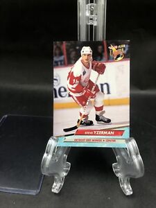 1991-1992 Fleer #55 Steve Yzerman Detroit Red Wings Hockey Rookie Card