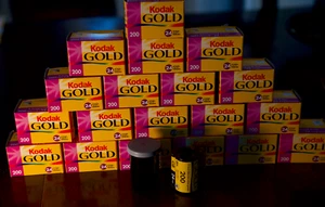 20 Rolls Kodak Gold 200 Vintage 35mm Film 24 Frames, Expired 7/2000, COLD STORED - Picture 1 of 5