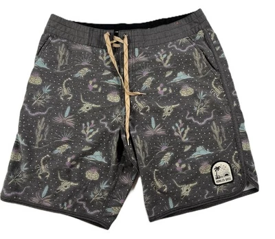Howler Bros Bruja Board Shorts Para Hombre 33 Gris Cactus Desierto Escorpión Calavera AOP Foto 1 de 4