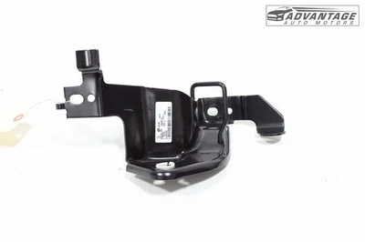 2017-2019 INFINITI QX30 ЗАДНИЙ ВТОРОЙ РЯД ПРАВОЕ СИДЕНЬЕ СПИНКА ШАРНИРНЫЙ КРОНШТЕЙН OEM - Изображение 1 из 4