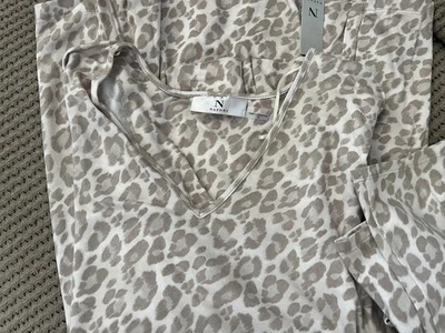 Conjunto de pijama tejido Natori grande 1x Wild Instinct marrón/negro patrón animal Foto 1 de 4