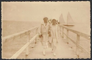 Germany 1925 Postcard Lubeck-Coln Fashionable Seaside Ladies  Message in German - Picture 1 of 2