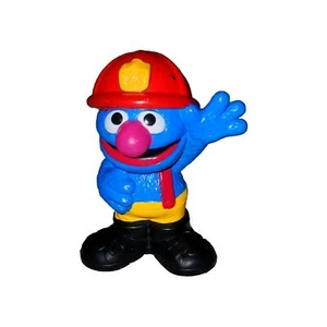 Sesame Street Workshop Firefighter Grover Plastic Toy Figure 3" Hasbro 2010 - Bild 1 von 3