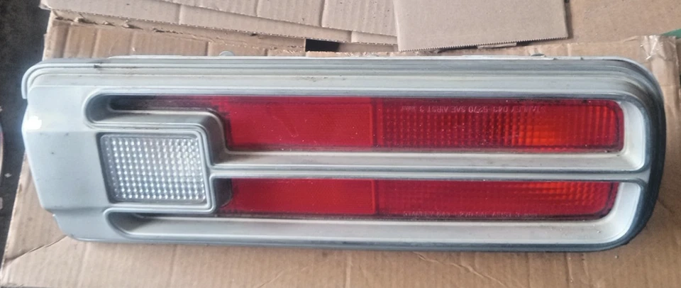 Luz trasera sedán para 74 COLT LOC-147DG Foto 1 de 4