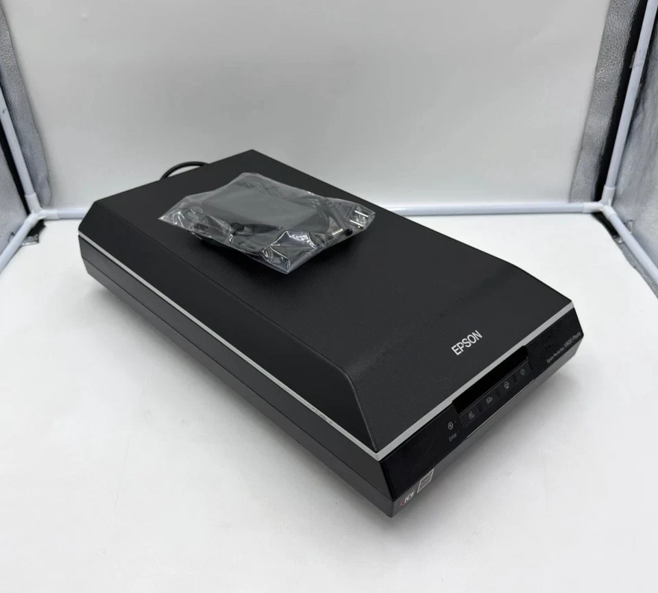 Epson Perfection V600 Photo Document Scanner J252A with Power Supply Tested - Image 1 of 4