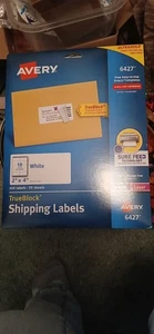 Avery Lieferadresse Etiketten 6427 Laser & Tintenstrahldrucker 250 Etiketten 2"x4" NEU - Bild 1 von 2