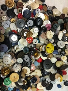 #82-One Pound Bag of Vintage Sewing Buttons! Beautiful Variety! - Picture 1 of 2