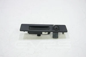 Tesla Modelo 3 2017-2023 OEM Manija de maletero y cámara de reversa 1095949-65-D - Imagen 1 de 5