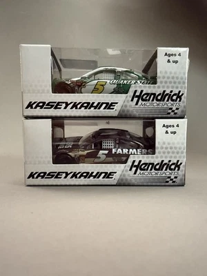 Juego de 2 diecast Kasey Kahne #5 1/64 2013. Quaker State & Farmers  Foto 1 de 4