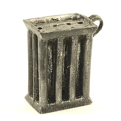 Molde de vela de hojalata miniatura de 12 tubos para casa de muñecas estilo antiguo americano temprano Foto 1 de 4