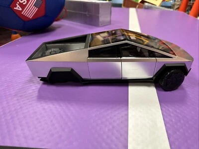 FOR PARTS TESLA CYBERTRUCK  - Official Diecast 1:18 1/18 Scale Truck - For Parts - Image 1 of 4