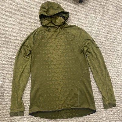 Sudaderas con capucha de entrenamiento de manga larga premium para hombre Nike Pro Therma Sphere en verde militar Foto 1 de 4