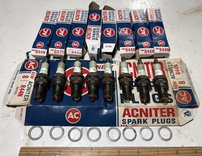NOS AC ACNITER Spark Plugs (Box of 8) #R44N, GM #5612321, Dated 1969 - Image 1 of 4