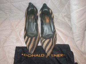 Donald J Pliner Couture Emmy 7MTiger Print Pump Italy DUSTBAG - Picture 1 of 7