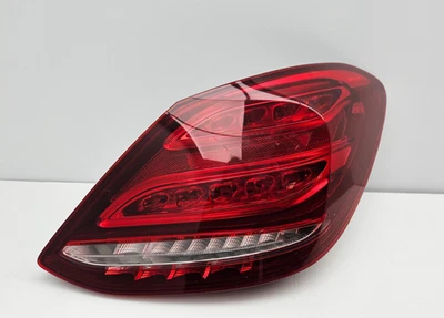 ✅Feu arrière droite MERCEDES W205 C200 2015 1.6 D 69016635 A2059061457 - Photo 1/4