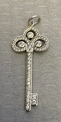 纯银 CZ 水晶钥匙扣吊坠 实心 925 Fleur de lis 1-5/8 — 第 1/4 张图片