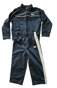 Nike Baby Boy's 2 Piezas Juego de Correr ~ Chándal ~ Azul Marino y Blanco Talla 24 Meses - Imagen 1 de 16