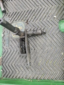 Husillo de dirección izquierdo John Deere 400 - Imagen 1 de 2