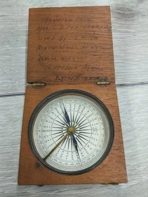 CAJA BRÚJULA MADERA ANTIGUA Foto 1 de 2