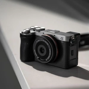 Viltrox 28mm F4.5 FE Pancake Lens, Auto Focus Wide Angle for Sony E Mount - Picture 1 of 8