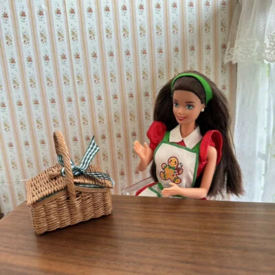 1/6 Scale Dollhouse Miniatures Picnic Storage Basket Garden Handmade Groceries - Image 1 of 4