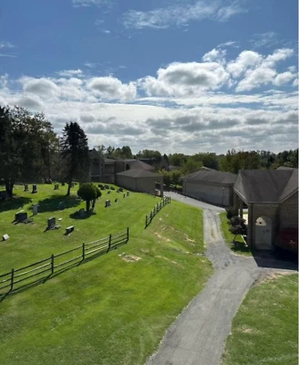 Cripta del mausoleo del cementerio Holmdel Foto 1 de 4