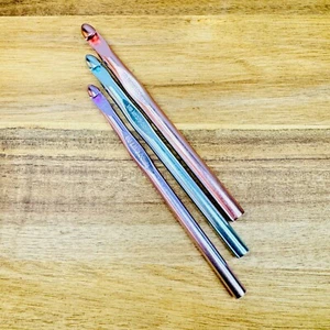 Lote de 3 ganchos de ganchillo en línea Susan Bates Silvalume 8 mm 9 mm 10 mm - Imagen 1 de 7