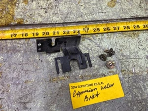 03-06 EXPEDITION FRONT A/C EXPANSION VALVE BRACKET - Picture 1 of 14