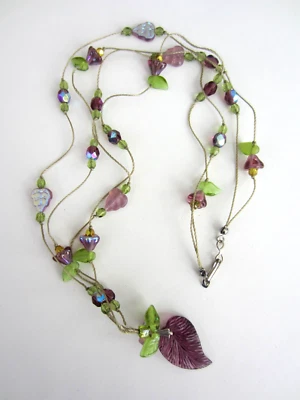 Ожерелье из радужного фиолетового и зеленого стекла с листьями и сердцами Coldwater Creek - Изображение 1 из 4