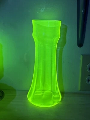 Jarrón de vidrio vaselina Moser Candia/papillón bulbo circa 1880-1909 Foto 1 de 4