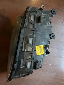 02-05 BMW 325i 328i 330i E46 RH Right Xenon Headlight 1305621772 - Picture 1 of 9