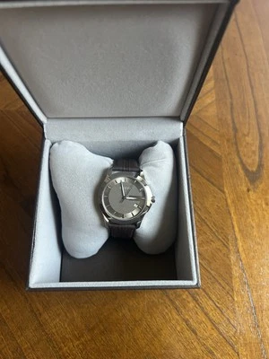 gucci watch Timeless Quartz Authentic Brown Dial Brown Leather Men Ya126403 - Image 1 of 4