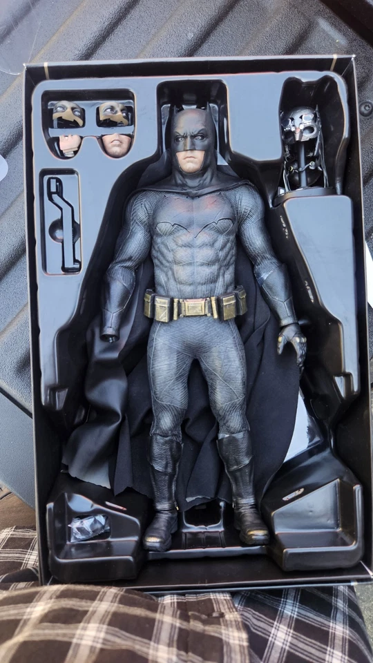 Hot Toys BVS Dawn of Justice Batman Francotirador Riffle Tech Capucha MMS342 Foto 1 de 4