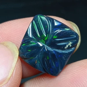 2.70 Carat Dyed Black Smoked Ethiopian Opal Carved Leaf Design – Stunning Green - Picture 1 of 5