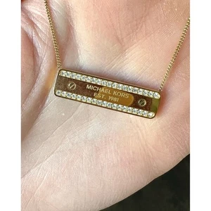 Collana con placca firmata Michael Kors in cristallo tono oro - Foto 1 di 5
