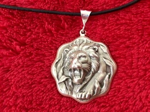 🇺🇸Made in USA Heavy Sterling silver scenic stalking lion pendant 20” necklace - Picture 1 of 7