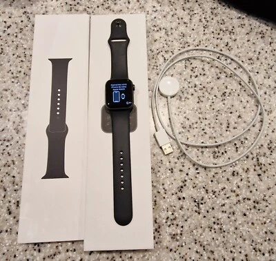 Apple Smart Watch SE 1st Generation 40mm - Only Worn a couple of times - Image 1 of 4