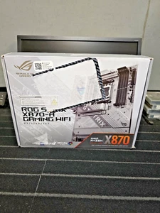 ASUS ROG Strix X870-A Gaming WiFi AMD AM5 DDR5 ATX Desktop Motherboard - Bild 1 von 15