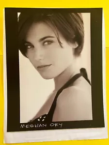 Meghan Ory, foto headshot originale agenzia di talenti con crediti - Foto 1 di 2