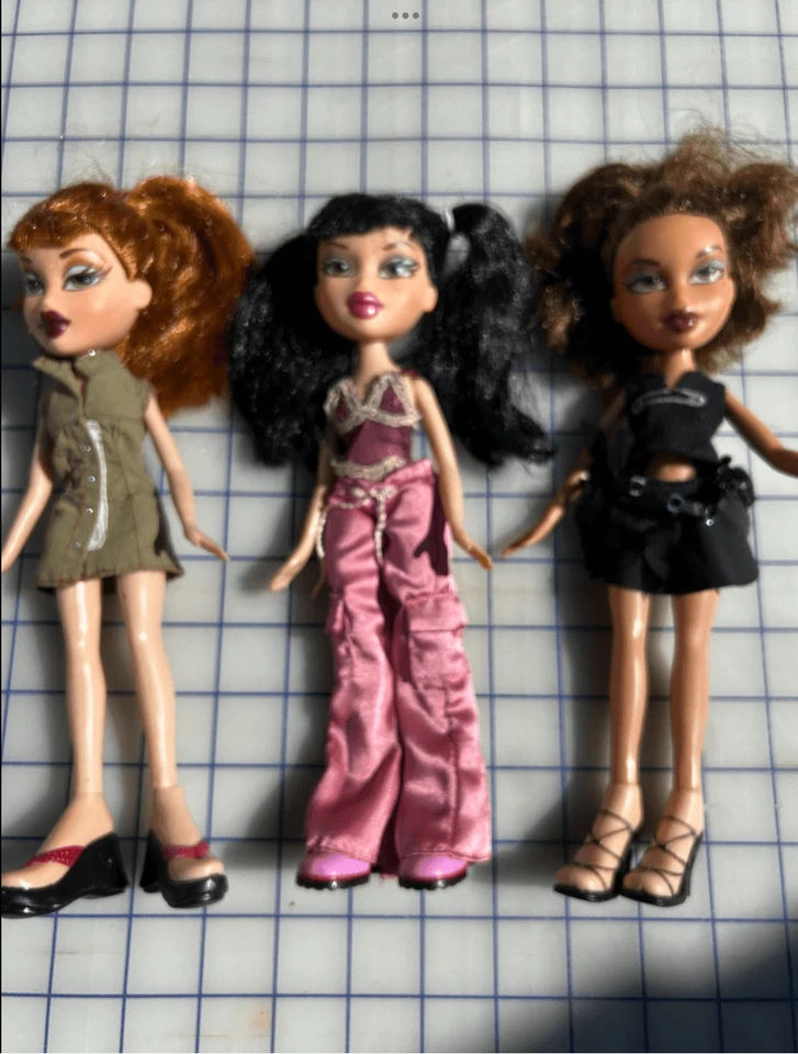 Bratz FASHION DOLL BUNDLE 3 girl bundle Jade Meygan Yasmin Vtg 2000  23203 - Image 1 of 1