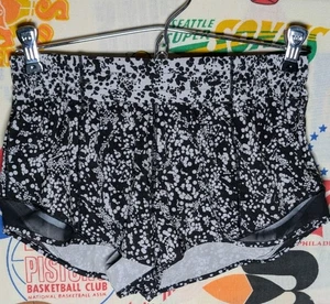 Lululemon 4 heiße gefütterte Damenshorts schwarz Größe 4 2,5" Schrittlänge - Bild 1 von 5