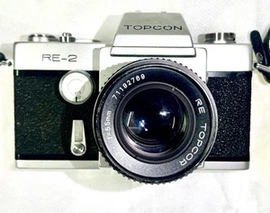 Cámara fotográfica clásica TOPCON RE-2 SLR 35 mm negra usada Japón - Imagen 1 de 3