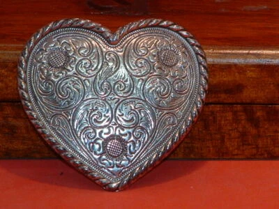 Hebilla de cinturón de corazón con patrón de cachemira pequeña de segunda mano Foto 1 de 2