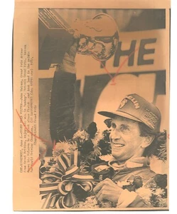 Gran Premio de Gran Bretaña GANADOR DE CARRERA John Watson DE COLECCIÓN 1982 Prensa LaserPhoto - Imagen 1 de 2