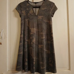 Camouflage Jr. Sz. Small T-Shirt Dress with Keyhole Neck - Picture 1 of 3