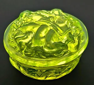 Schlevogt Gablonz Weiblicher Akt 2 Lesben Böhmen Art Deco Uranglas Dose um 1932 - Bild 1 von 9