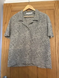 Dana Buchman 100% Pure Silk Blouse In Excellent Condition Short Sleeves Size 12 - Picture 1 of 7