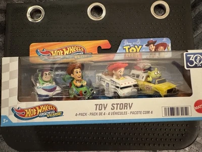Paquete de 4 Hot Wheels Racer Verse 2025 Toy Story Woody Buzz Jessie Space Alien Foto 1 de 2